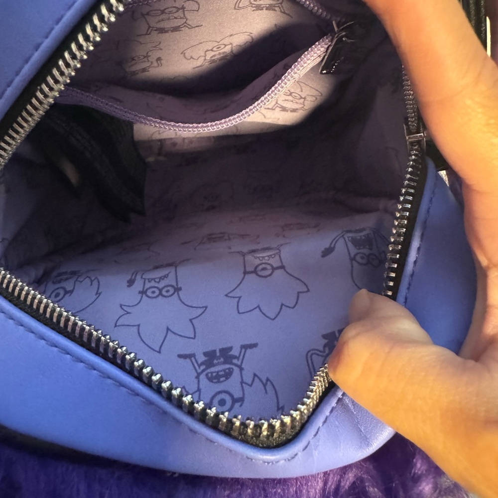 Loungefly evil minion Kids/Adults crossbody bag ! - Picture 2 of 3